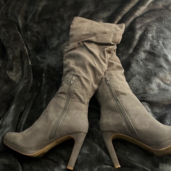 Tan boots up to the knee - Picture 9 of 9